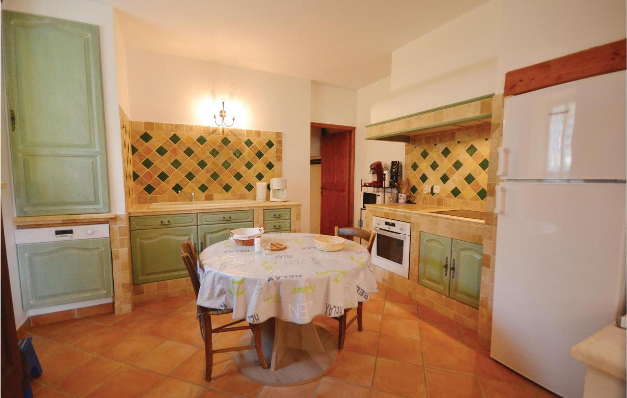 Awesome Home In Bollene With Wifi Exterior foto