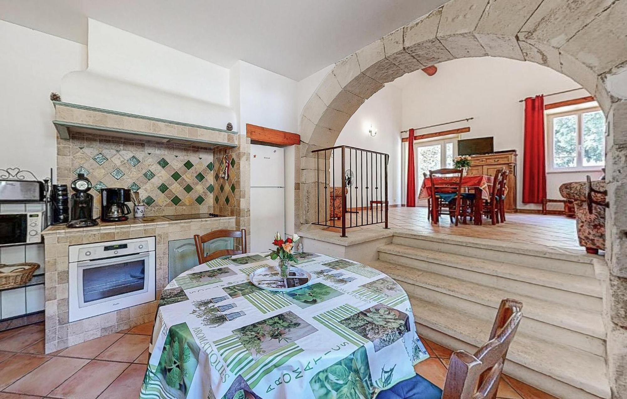 Awesome Home In Bollene With Wifi Exterior foto