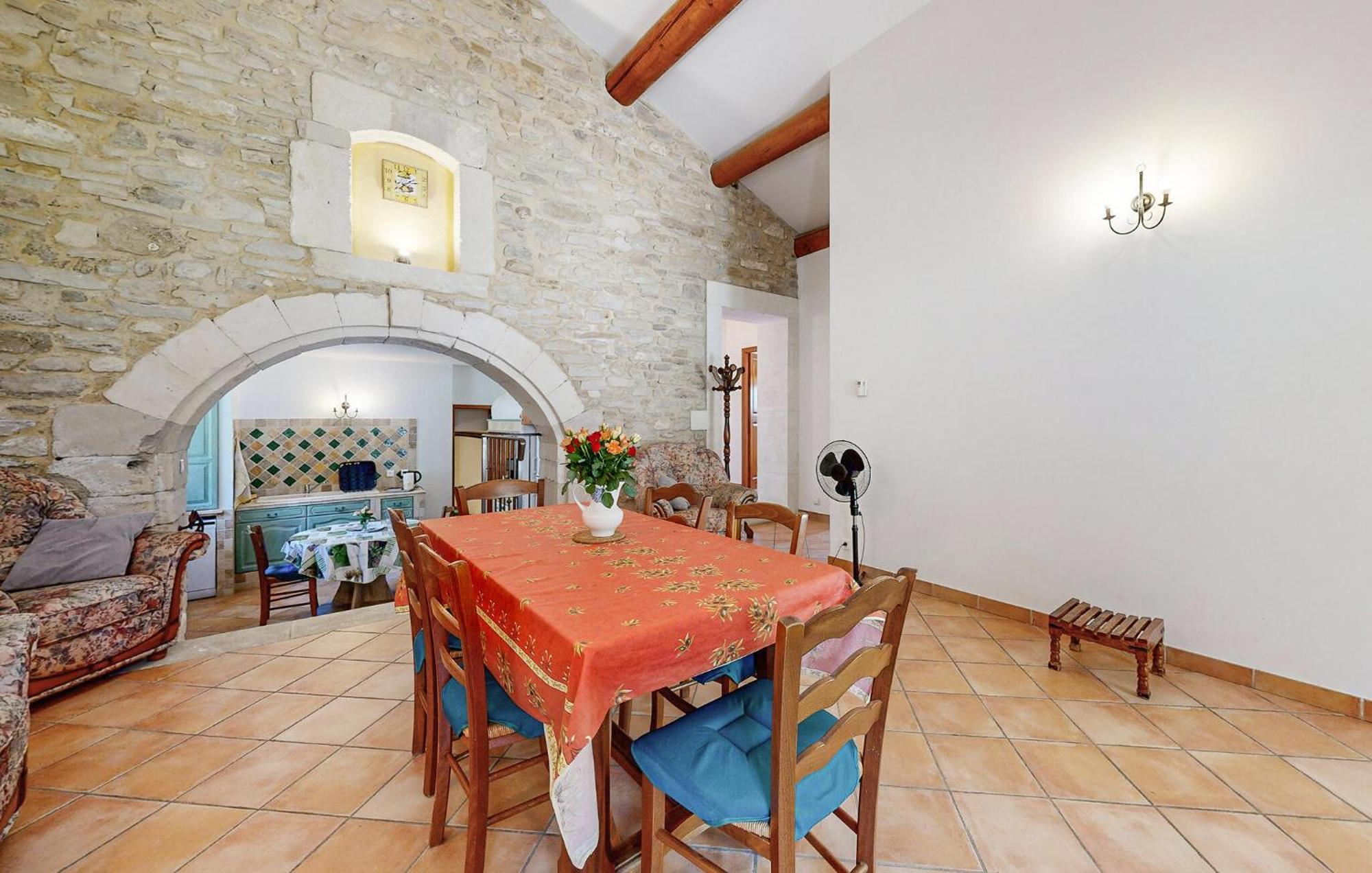 Awesome Home In Bollene With Wifi Exterior foto